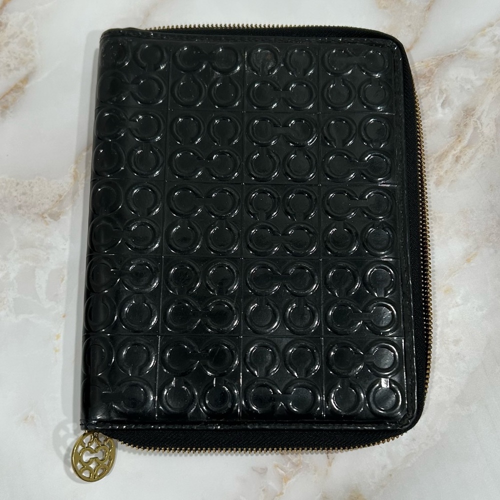 ♥︎♥︎♥︎SOLD♥︎♥︎♥︎COACH Julia Black Signature Embossed Patent Leather Agenda
